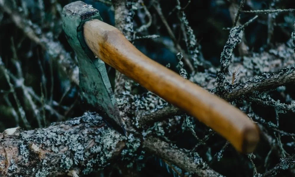 How To Use A Hatchet 14 Essential Uses For The Outdoors