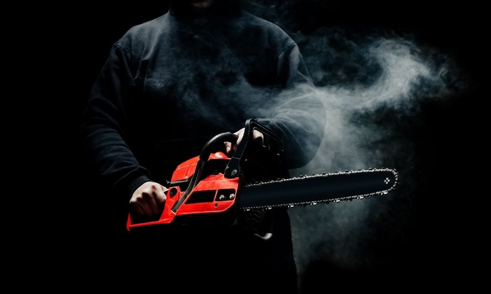 Chainsaws Are Dangerous – Know The Risks!