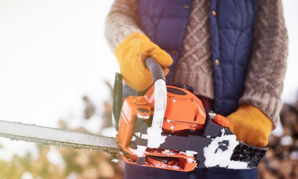 How To Avoid Chainsaw Damage In Wet Conditions