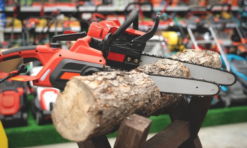 What Should I Look For When Buying A Chainsaw? 