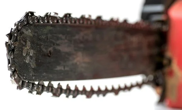 How Tight Should A Chainsaw Chain Be?